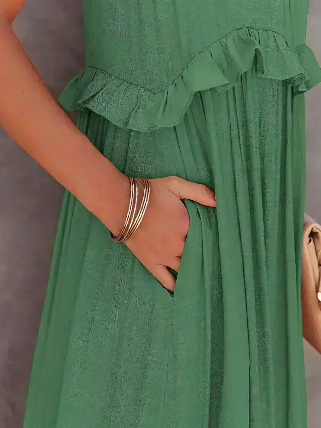 Lynor™ | Elegant Sleeveless Dress with Ruffles