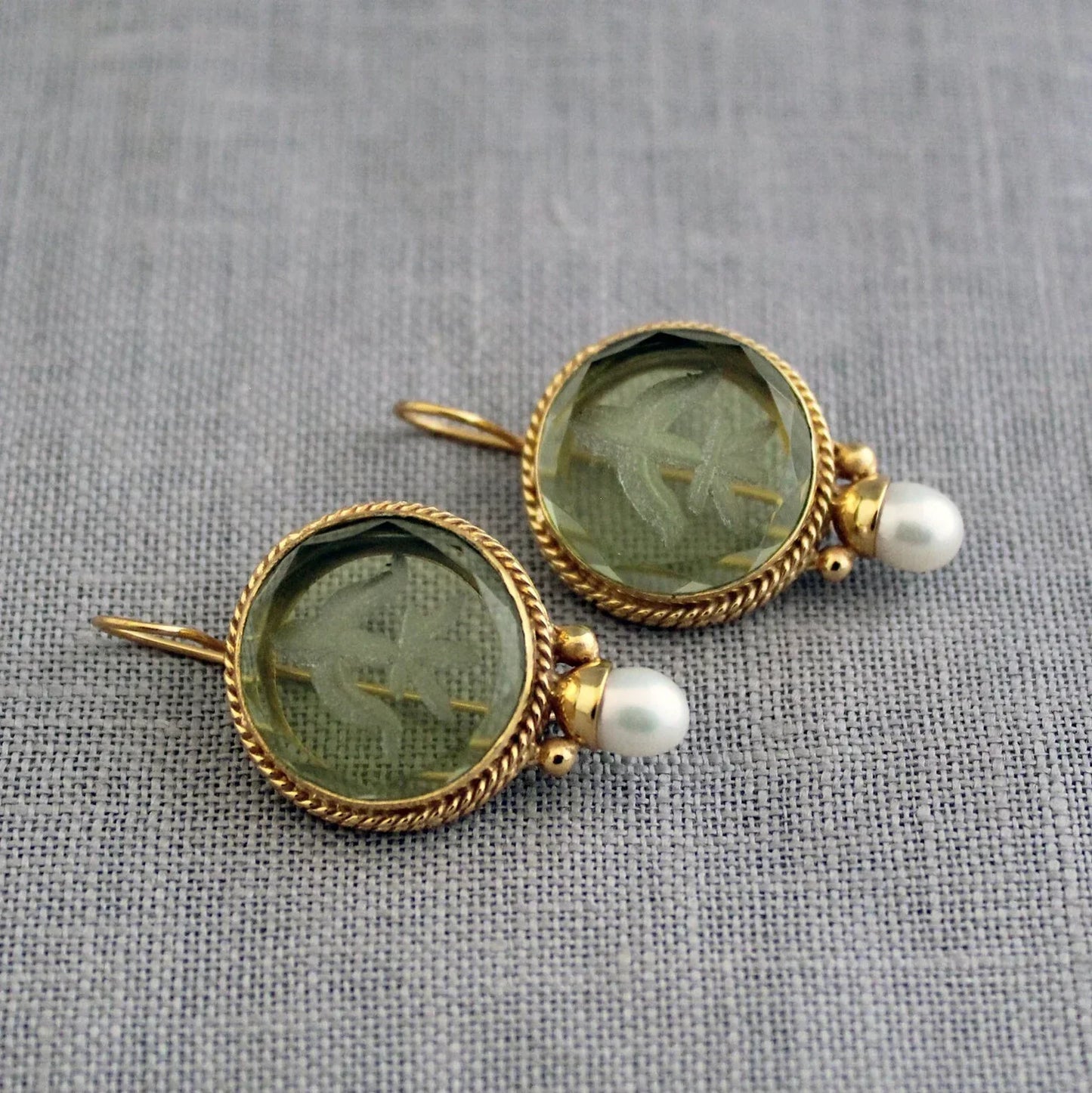 Lynor™ | Vintage Earrings with Green Stone and Pearl
