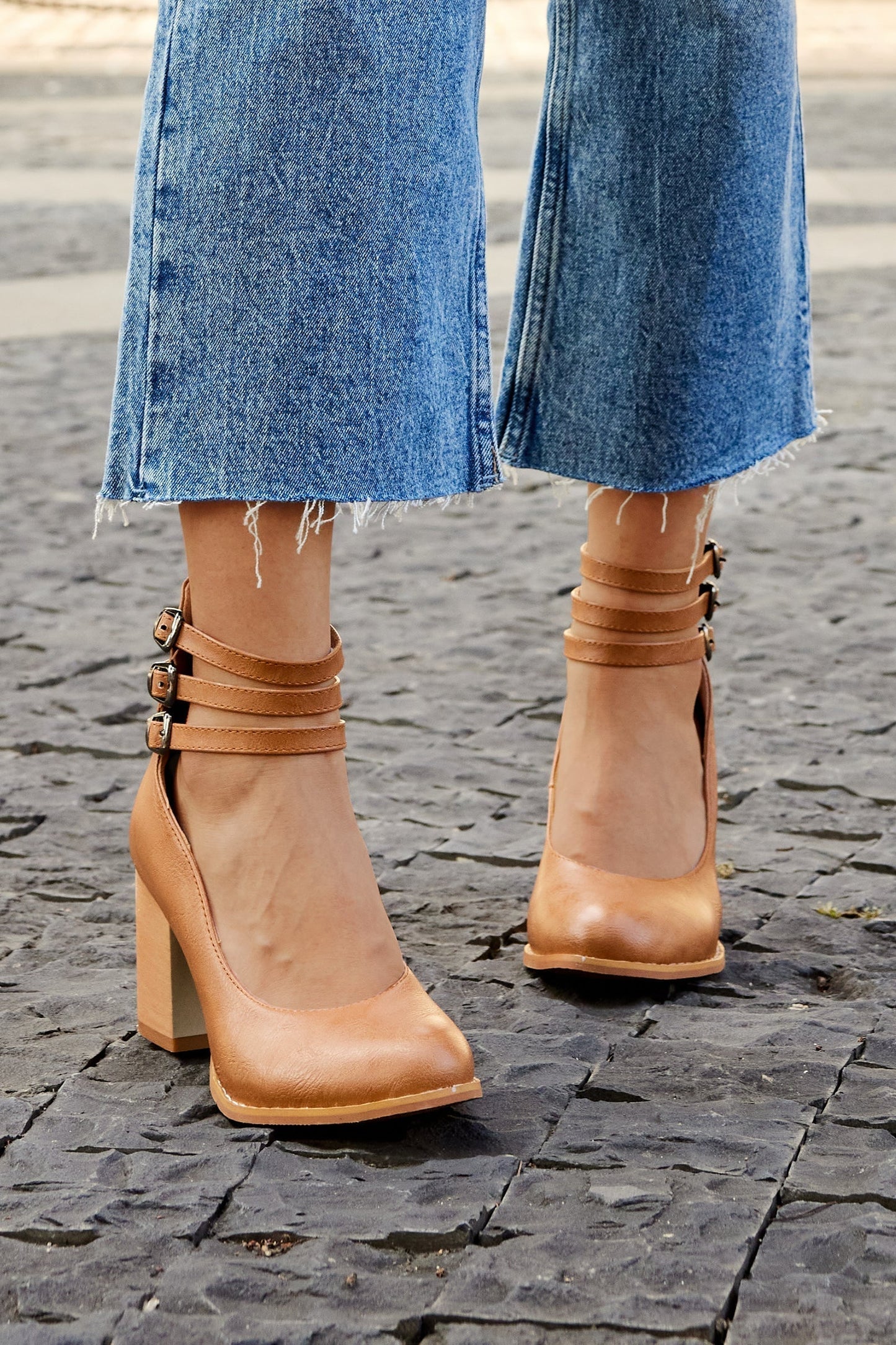 Lynor™ | Chunky Heel Sandals with Simple Ankle Strap – Minimalist Elegance, Maximum Stability