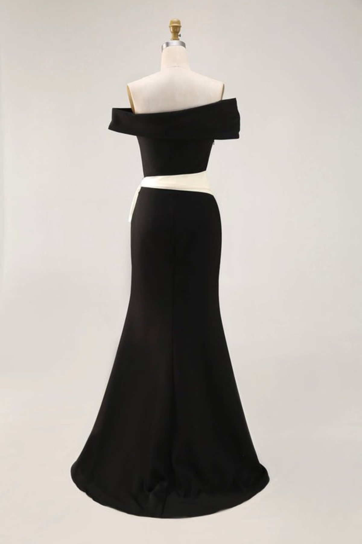 Lynor™ | Off-Shoulder Luxe Evening Dress