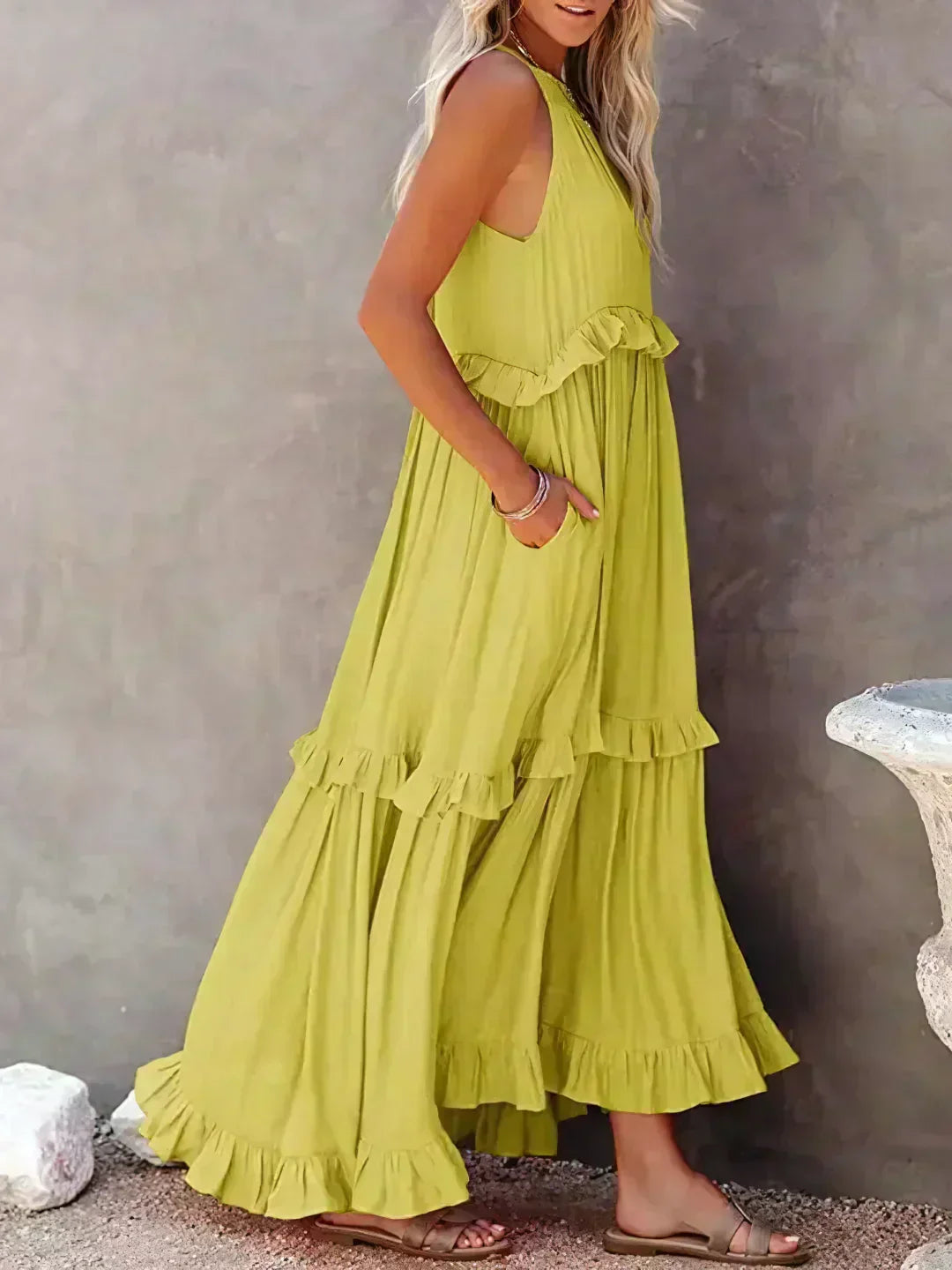 Lynor™ | Elegant Sleeveless Dress with Ruffles