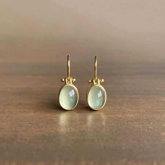 Lynor™ | Vintage Earrings with Green Moonstone – Ethereal Glow in Every Drop