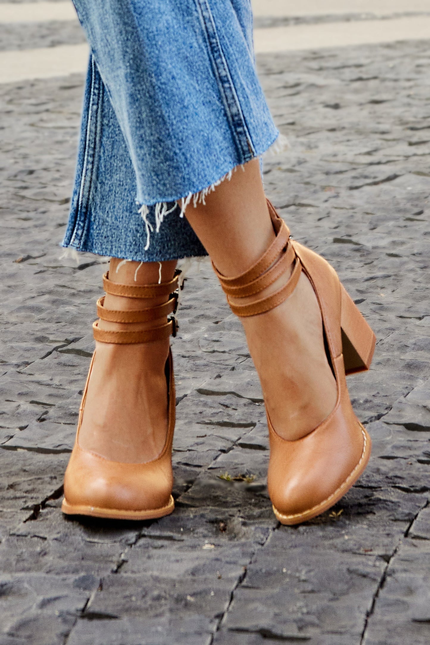 Lynor™ | Chunky Heel Sandals with Simple Ankle Strap – Minimalist Elegance, Maximum Stability