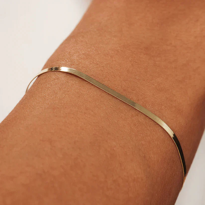 Lynor™ | Soleil Serpent Bracelet – Radiant 14K Gold with a Sleek Serpent Design