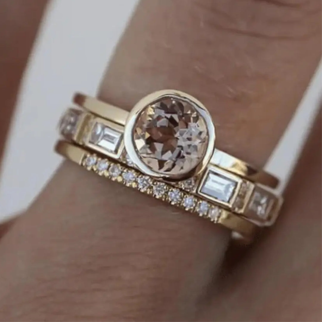 Lynor™ | Vintage Gold Crystal Ring – Radiant Elegance with a Classic Touch