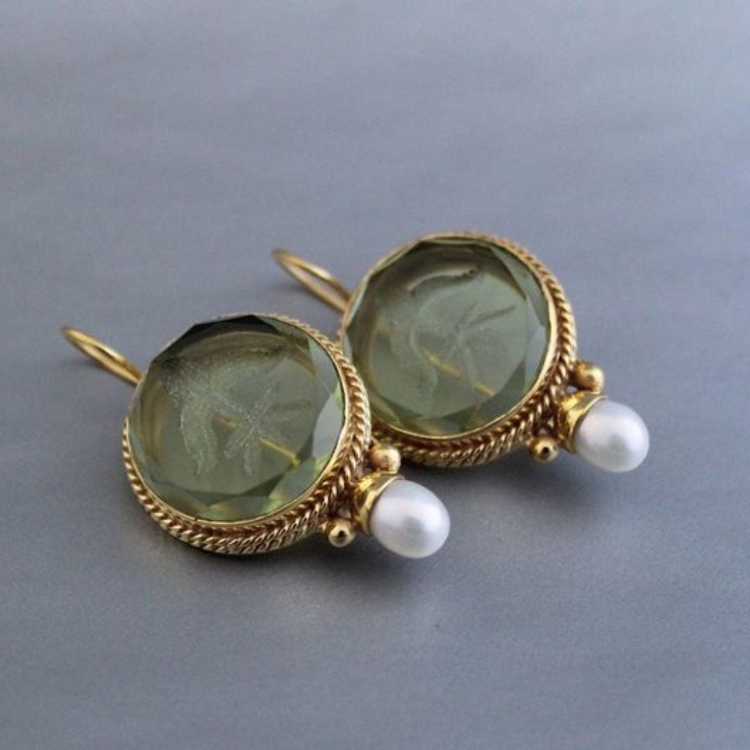 Lynor™ | Vintage Earrings with Green Stone and Pearl