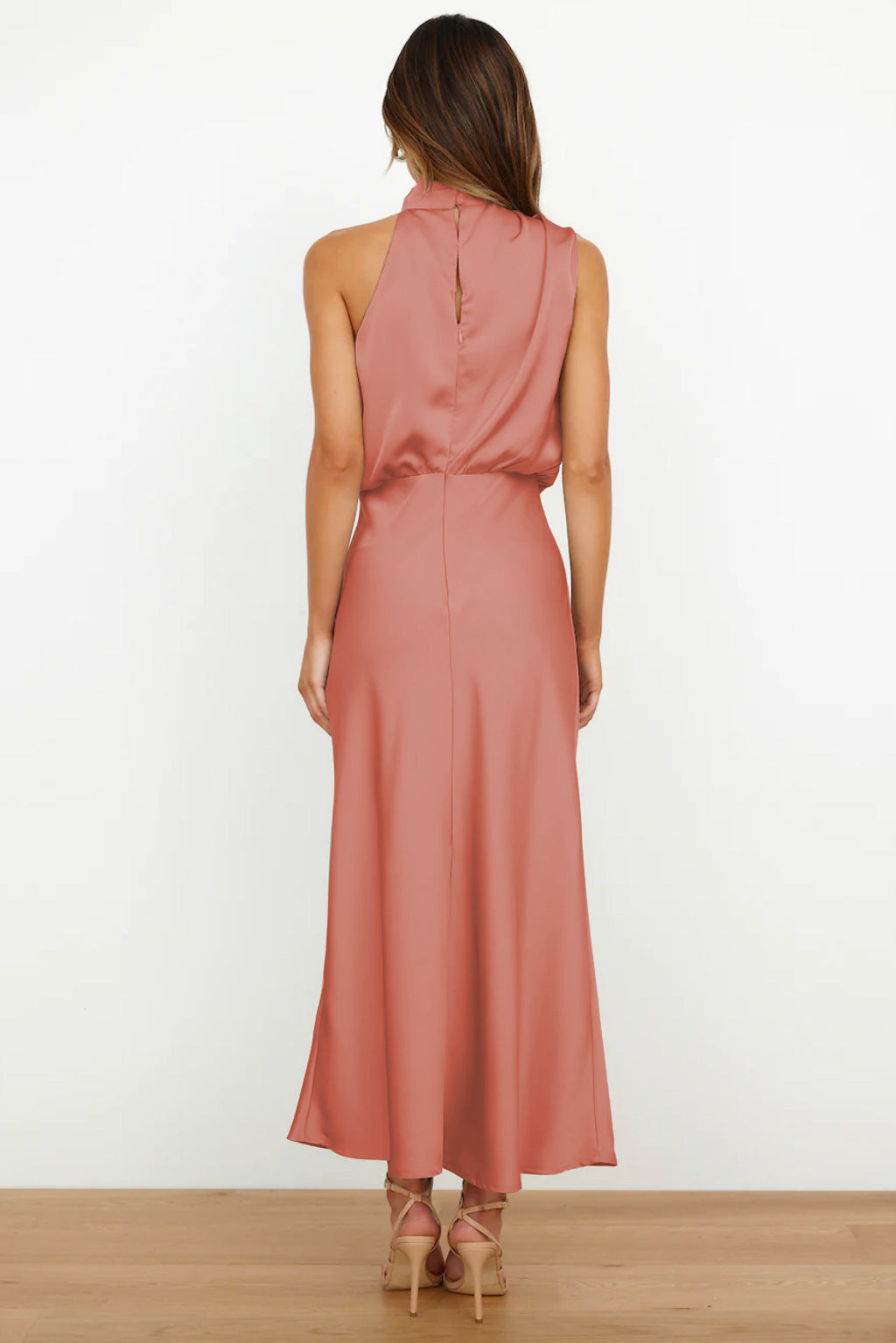 Lynor™ | Halter Neck Maxi Dress – Elegant Lines, Effortless Glamour