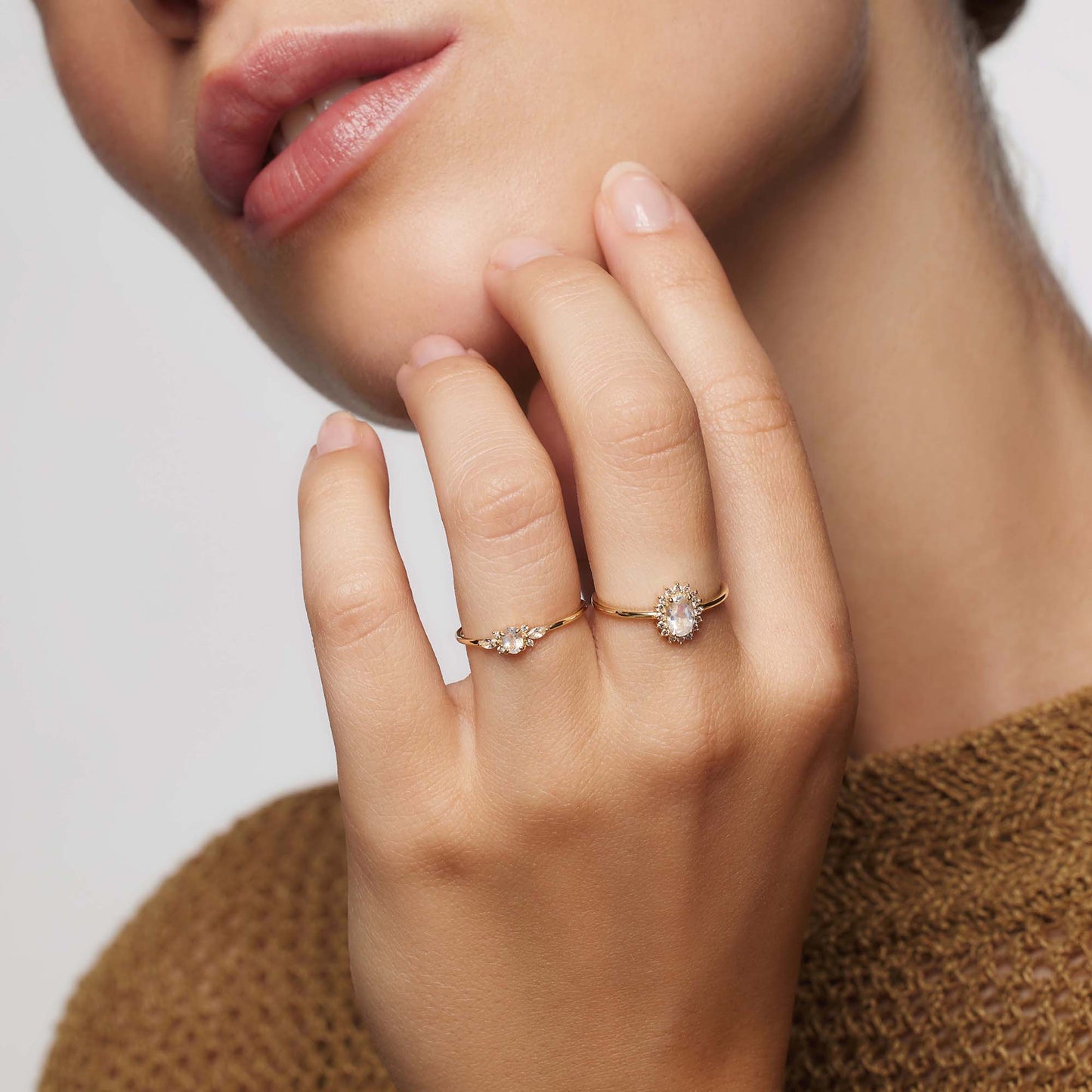 Lynor™ | Moonstone Muse Ring – Dreamy 14K Gold with Ethereal Glow