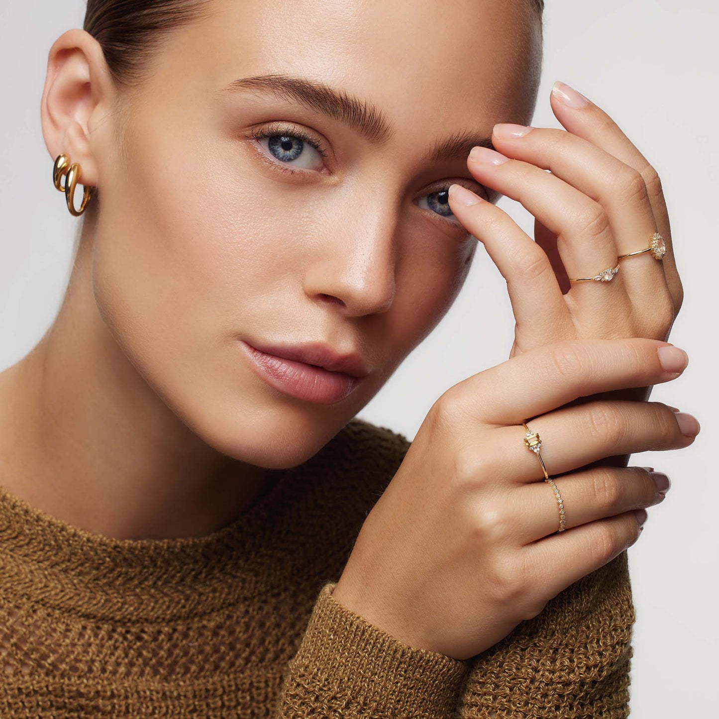 Lynor™ | Moonstone Muse Ring – Dreamy 14K Gold with Ethereal Glow