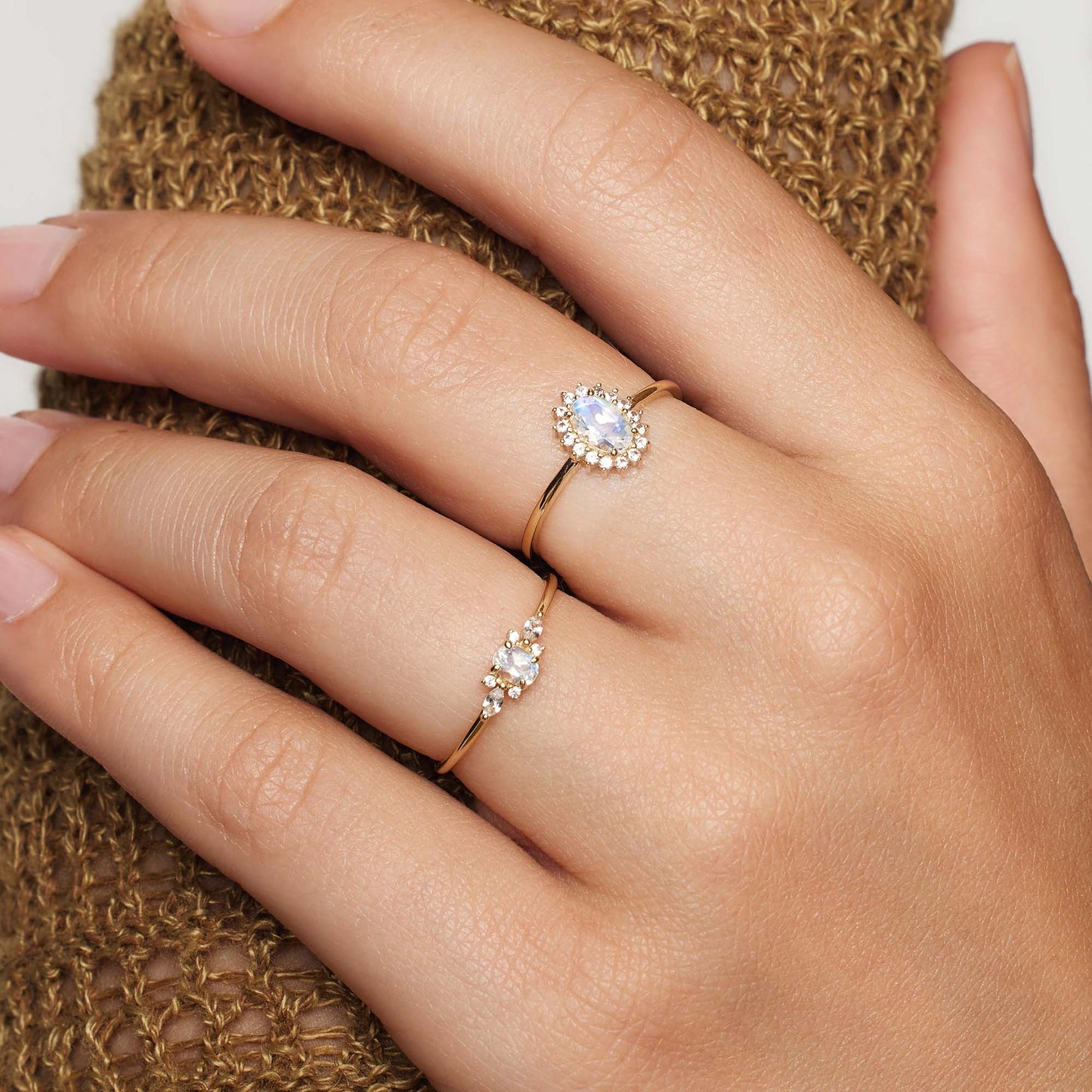 Lynor™ | Moonstone Muse Ring – Dreamy 14K Gold with Ethereal Glow