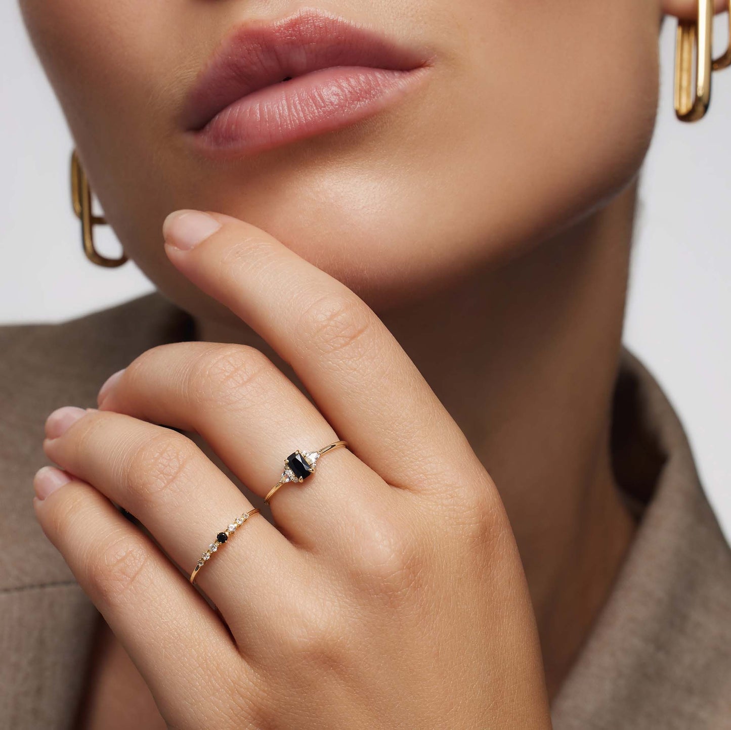 Lynor™ | Black Spinel Baguette Ring – Sleek 14K Gold with a Bold Edge