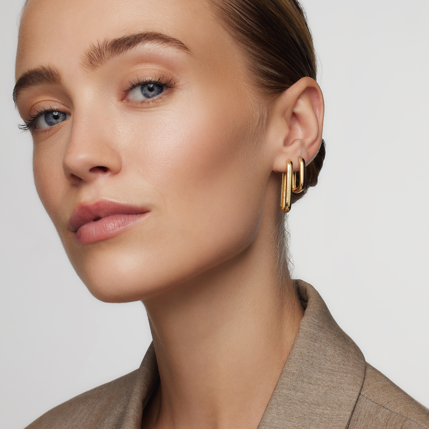 Lynor™ | 18K Gold Hoops – Classic Shine, Modern Presence
