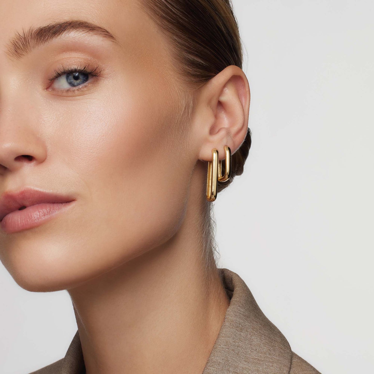 Lynor™ | 18K Gold Hoops – Classic Shine, Modern Presence