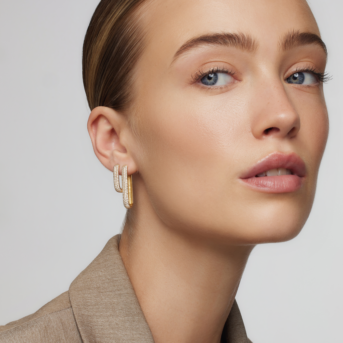Lynor™ | Icon Pavé Hoops – Dazzling 18K Gold Sparkle in a Signature Design