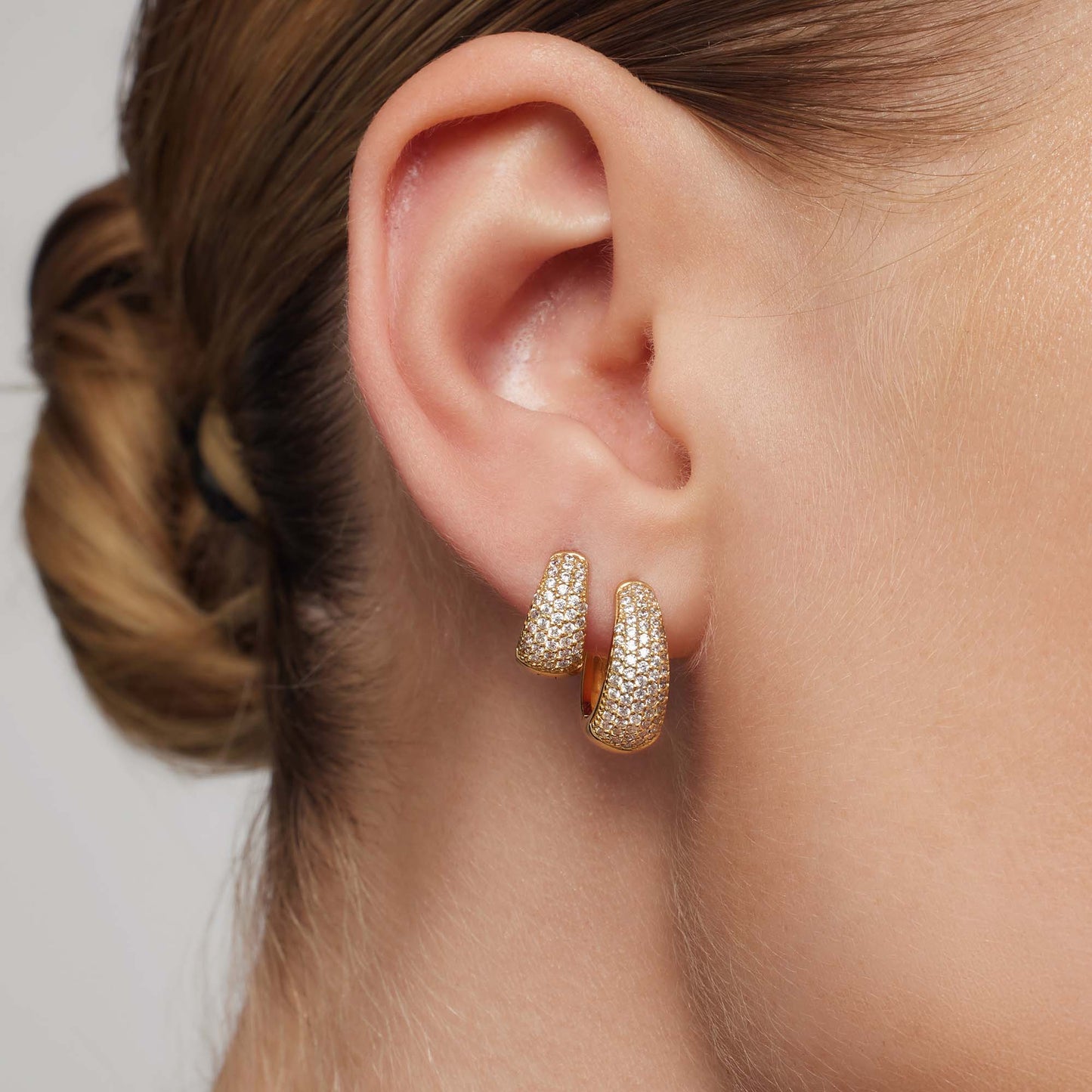 Lynor London™ | Delicate 16K Gold Shine in a Classic Silhouette