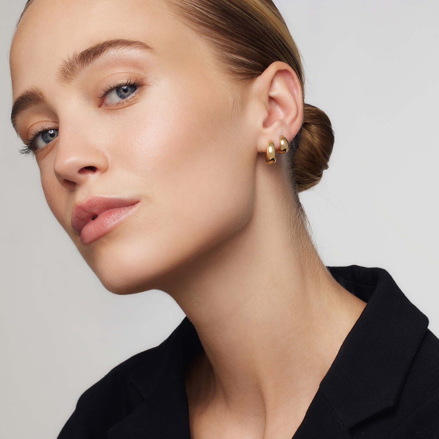 Lynor™ | Rue Mini Earrings – Subtle 18K Gold Elegance for Everyday Wear