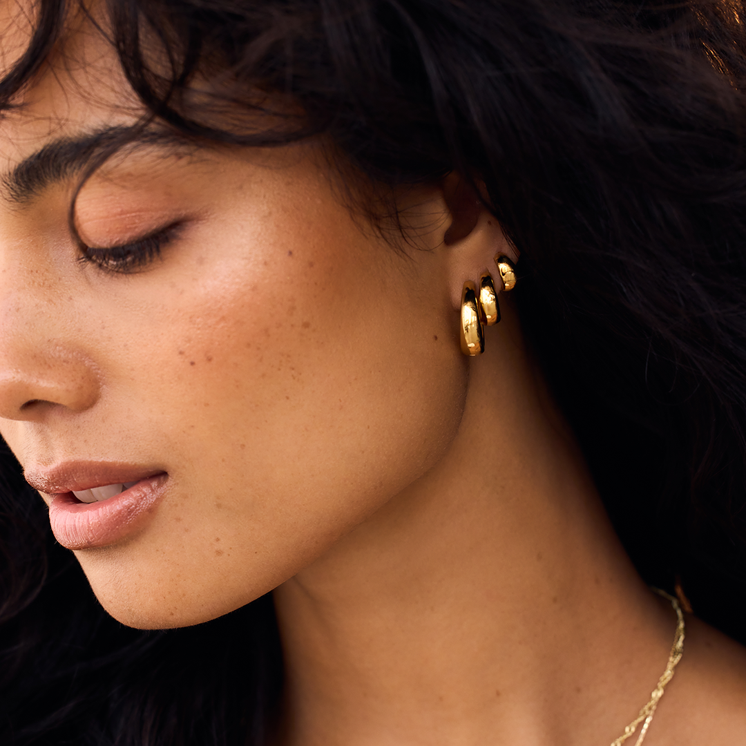 Lynor™ | Rue Hoops – 18K Gold Elegance in a Timeless Silhouette