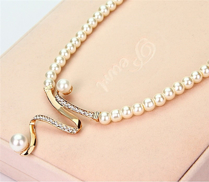 Lynor™ | Pearl Necklace + Earrings