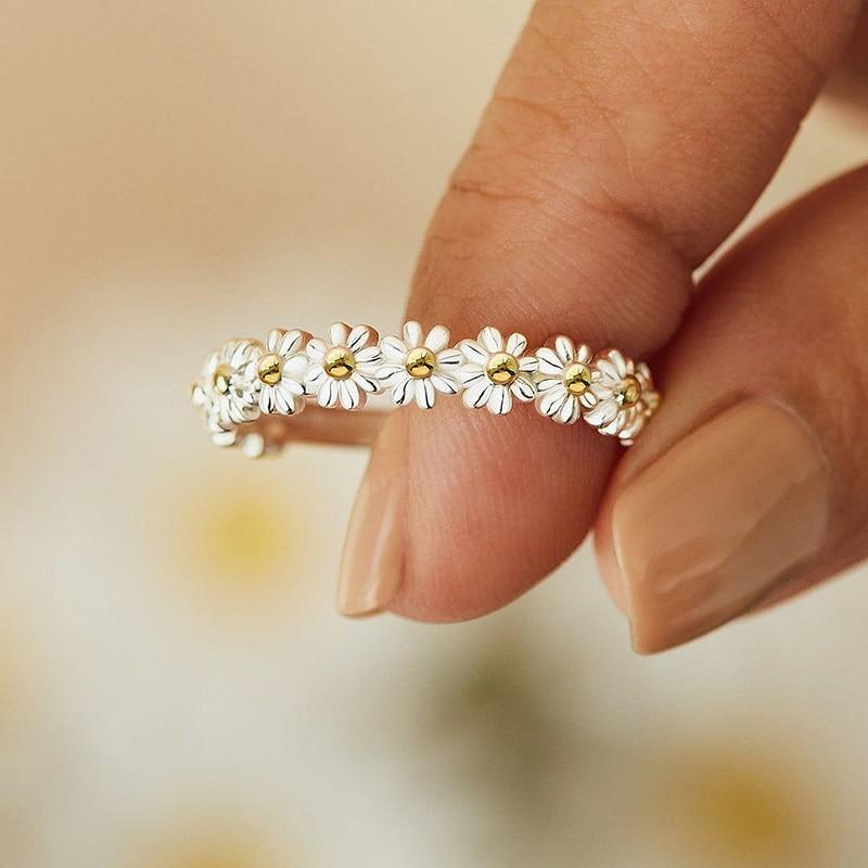 Lynor™ | Adjustable Silver Daisy Ring with Hand-Painted Enamel – Blooming with Charm