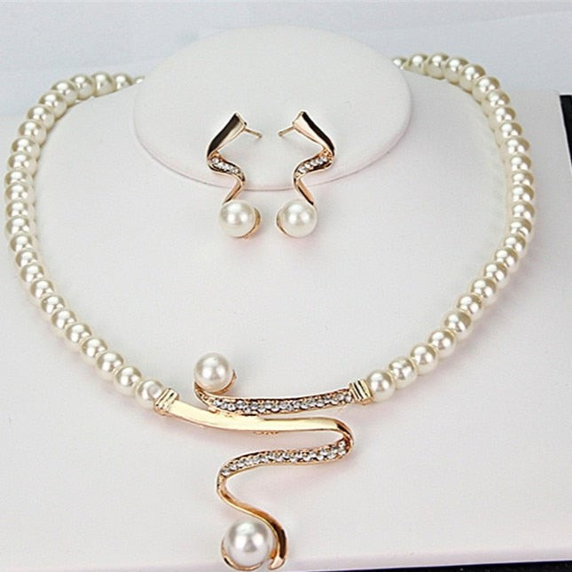 Lynor™ | Pearl Necklace + Earrings