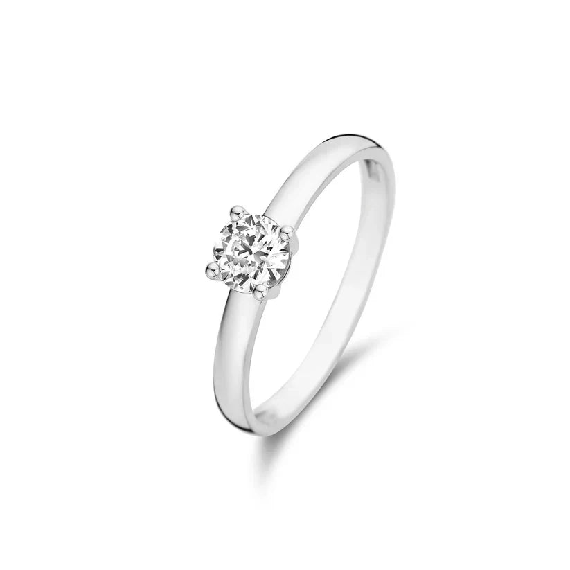 Lynor™ | Mira Castelle Ring – Refined 14K Gold with Regal, Sculpted Elegance