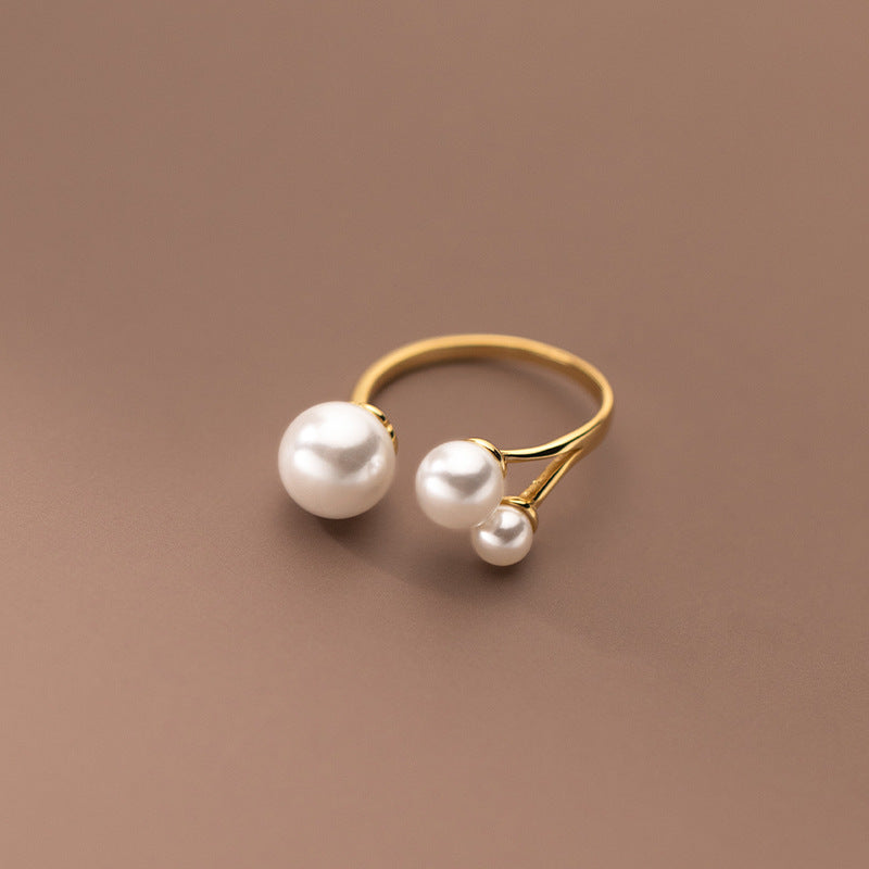 Lynor™ | Adjustable Triple Pearl Ring – Minimalist Elegance with a Modern Touch