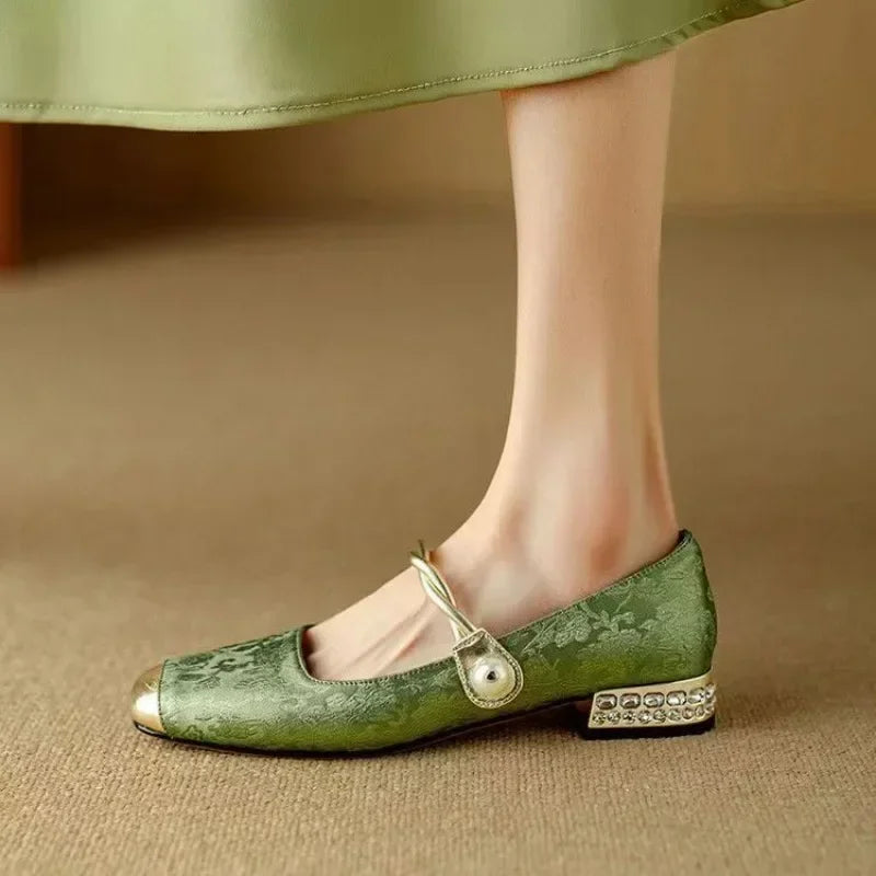 Lynor™ | Stylish Embroidered Sandals – Adjustable Fit with Artistic Detail