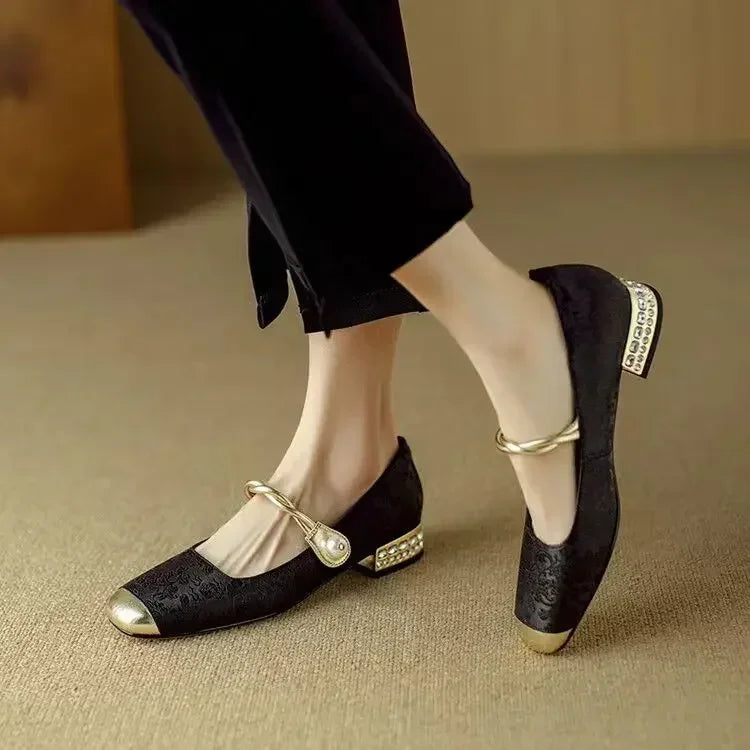 Lynor™ | Stylish Embroidered Sandals – Adjustable Fit with Artistic Detail