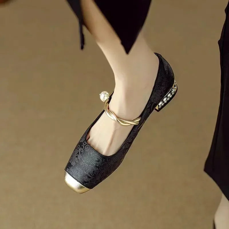 Lynor™ | Stylish Embroidered Sandals – Adjustable Fit with Artistic Detail