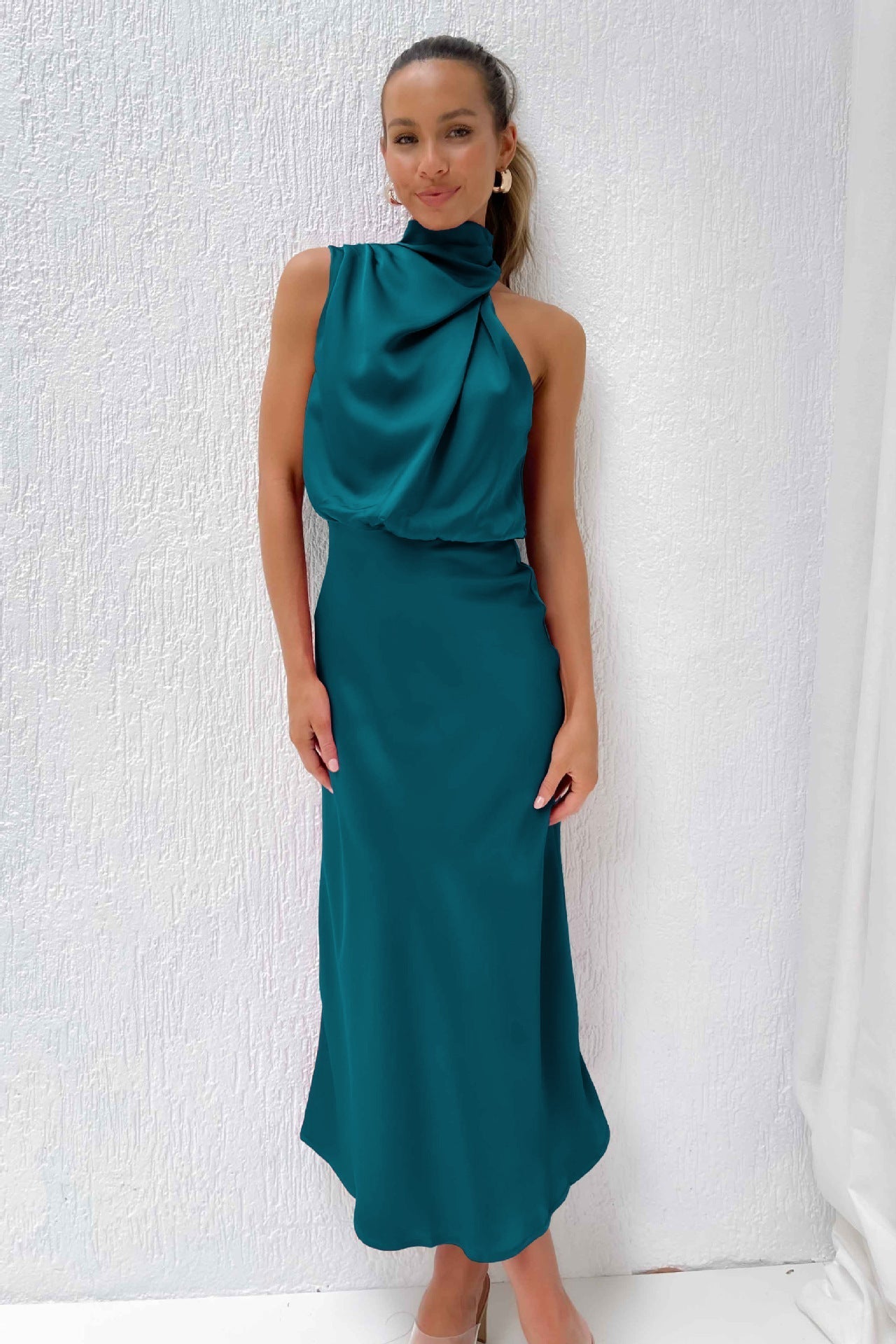 Lynor™ | Halter Neck Maxi Dress – Elegant Lines, Effortless Glamour