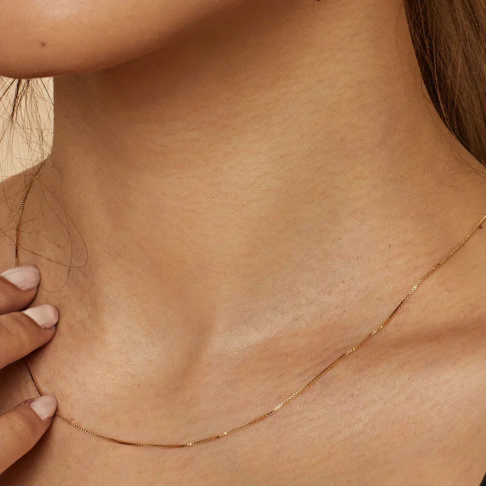 Lynor™ | Bodega Box Necklace – Bold 18K Gold with a Sleek Geometric Edge