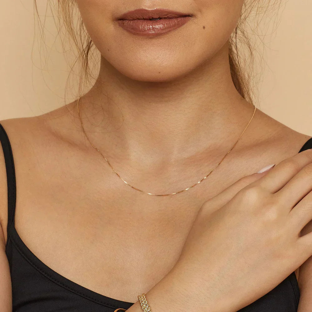 Lynor™ | Bodega Box Necklace – Bold 18K Gold with a Sleek Geometric Edge