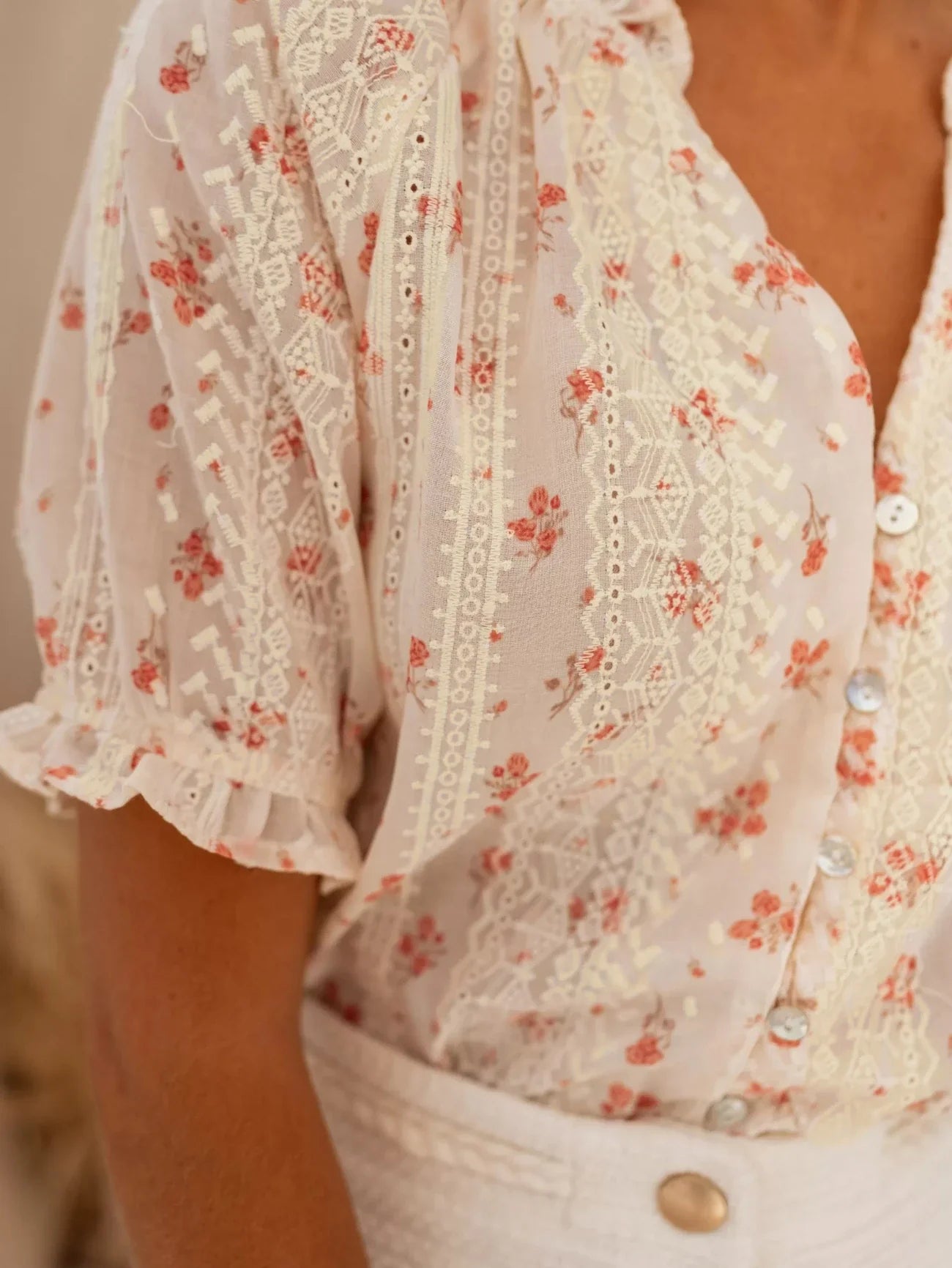 Lynor™ | Floral Elegance Blouse – Feminine Charm in Full Bloom