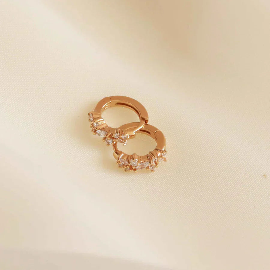 Lynor™ | Crystal Cluster Huggies – Sparkling 18K Gold Elegance in a Petite Design