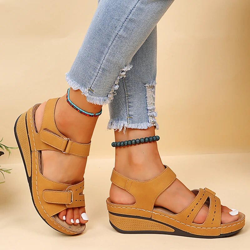Lynor™ | Comfort Lift Sandal Walk Easy