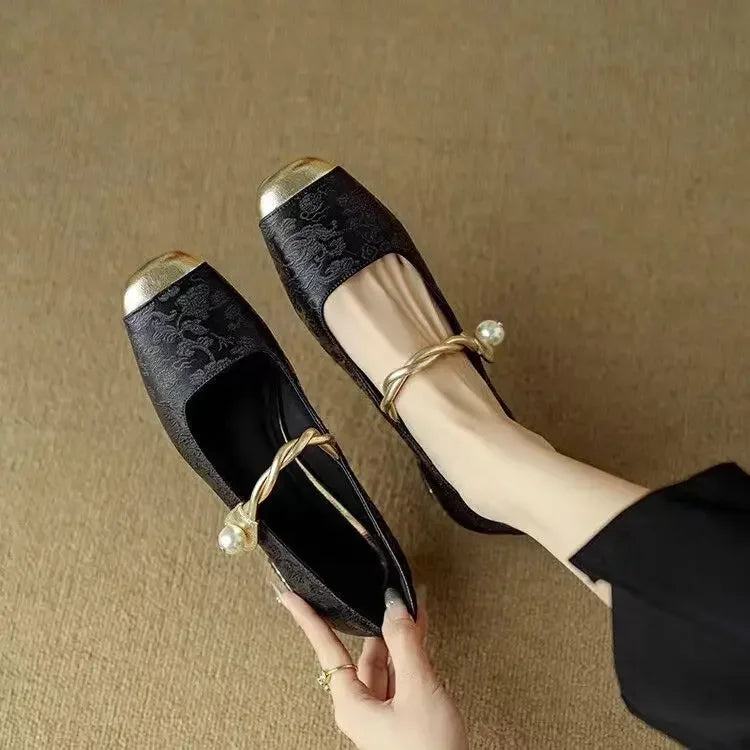 Lynor™ | Stylish Embroidered Sandals – Adjustable Fit with Artistic Detail