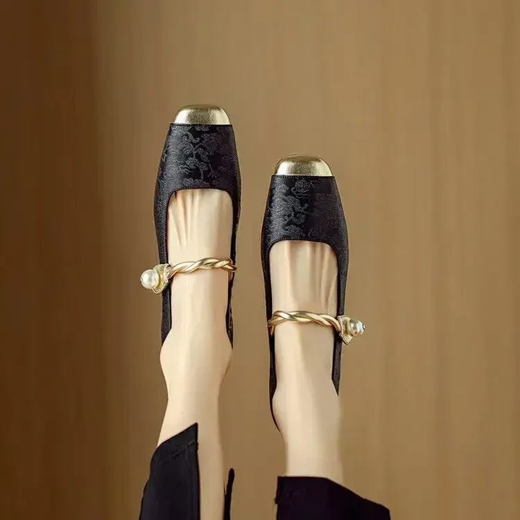 Lynor™ | Stylish Embroidered Sandals – Adjustable Fit with Artistic Detail