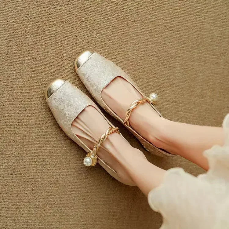 Lynor™ | Stylish Embroidered Sandals – Adjustable Fit with Artistic Detail