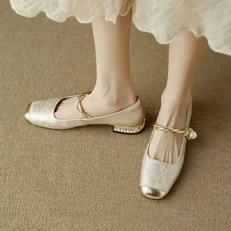 Lynor™ | Stylish Embroidered Sandals – Adjustable Fit with Artistic Detail