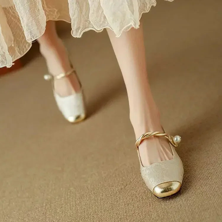 Lynor™ | Stylish Embroidered Sandals – Adjustable Fit with Artistic Detail