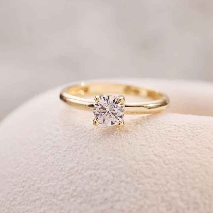 Lynor™ | Mira Castelle Ring – Refined 14K Gold with Regal, Sculpted Elegance