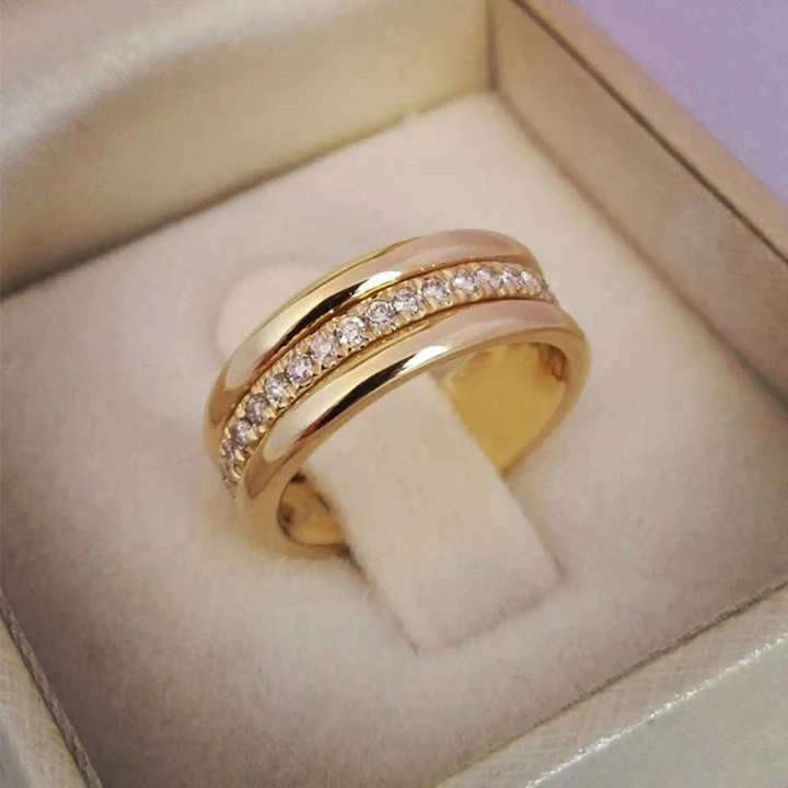 Lynor™ | Vintage Framed Zirconia Ring