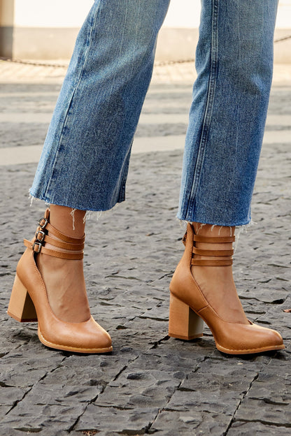 Lynor™ | Chunky Heel Sandals with Simple Ankle Strap – Minimalist Elegance, Maximum Stability