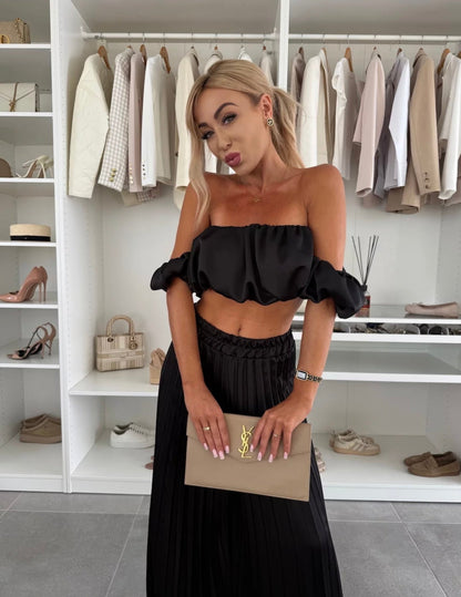 Lynor™ | Elegant Set – Off-Shoulder Crop Top & Wide-Leg Pleated Pants