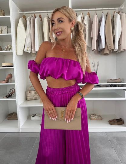 Lynor™ | Elegant Set – Off-Shoulder Crop Top & Wide-Leg Pleated Pants