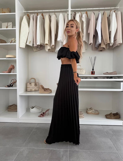 Lynor™ | Elegant Set – Off-Shoulder Crop Top & Wide-Leg Pleated Pants
