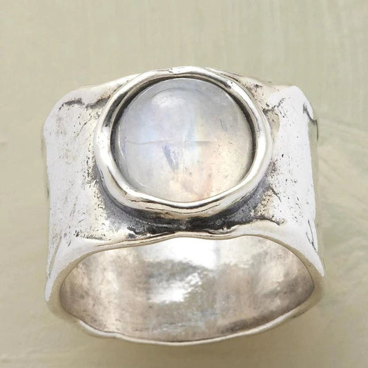 Lynor™ | Silver Moonstone Ring – Soft Glow, Timeless Beauty