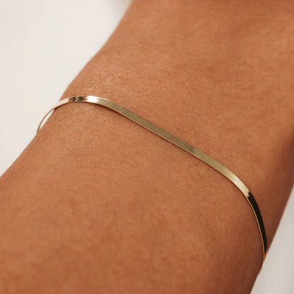 Lynor™ | Soleil Serpent Bracelet – Radiant 14K Gold with a Sleek Serpent Design