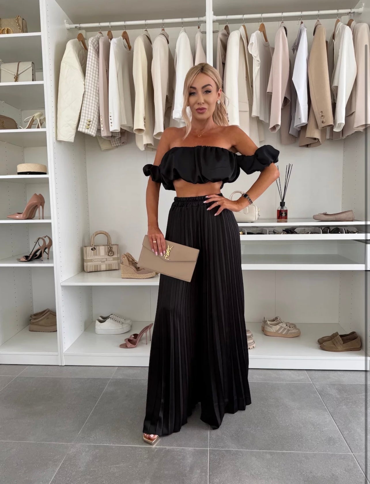 Lynor™ | Elegant Set – Off-Shoulder Crop Top & Wide-Leg Pleated Pants
