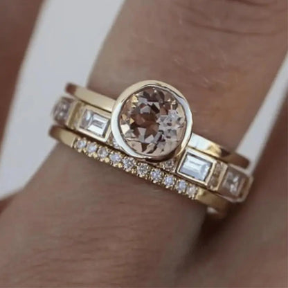 Lynor™ | Vintage Gold Crystal Ring – Radiant Elegance with a Classic Touch